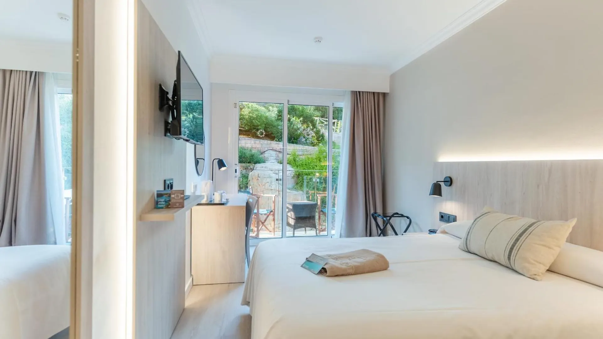 Minura Cala Galdana & Apartamentos D'Aljandar Aparthotel
