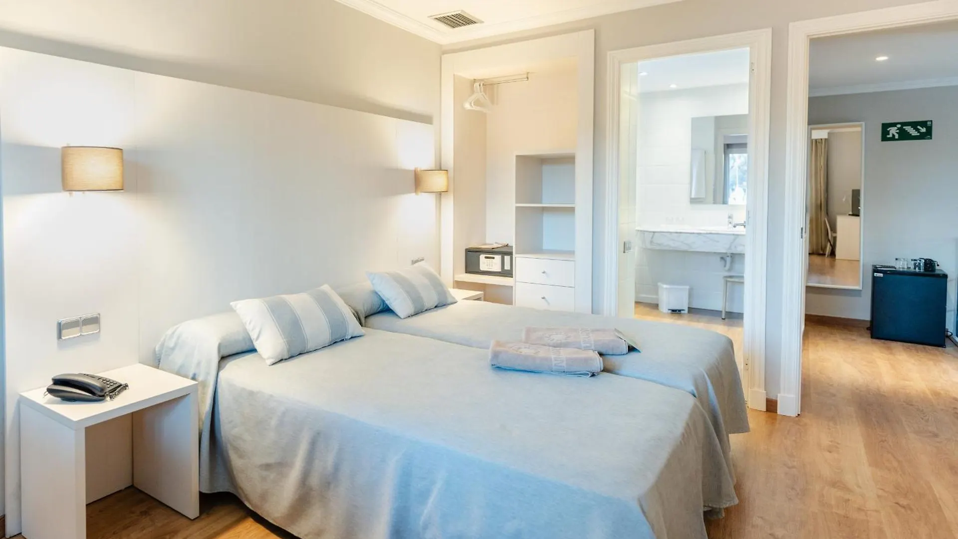**** Aparthotel Minura Cala Galdana & Apartamentos D'Aljandar Spain